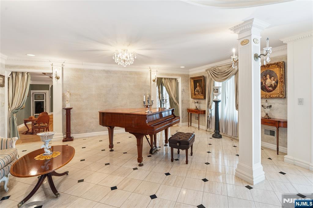 12 E Saddle River Road