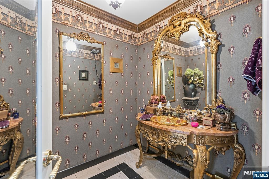 12 E Saddle River Road