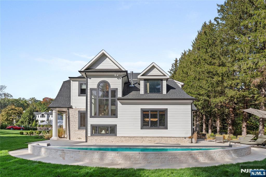 48 Pleasant Avenue