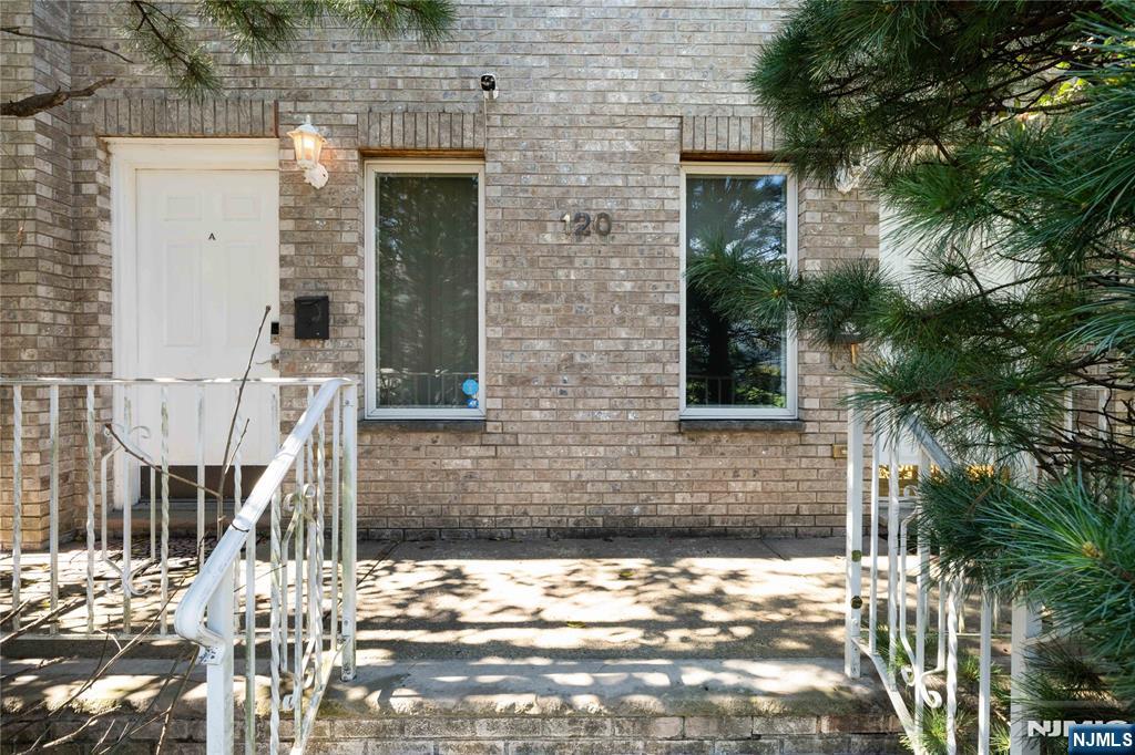 120 E Edsall Boulevard