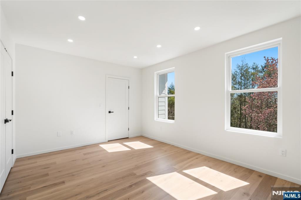 175 E Crescent Avenue