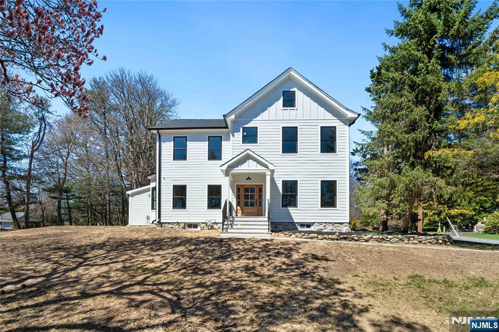 175 E Crescent Avenue