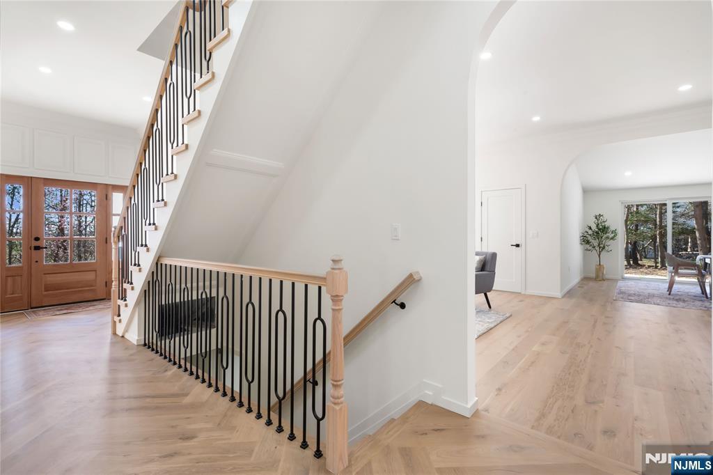 175 E Crescent Avenue