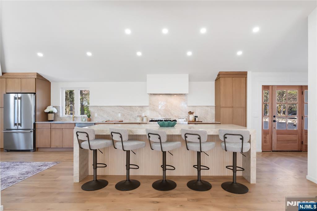 175 E Crescent Avenue