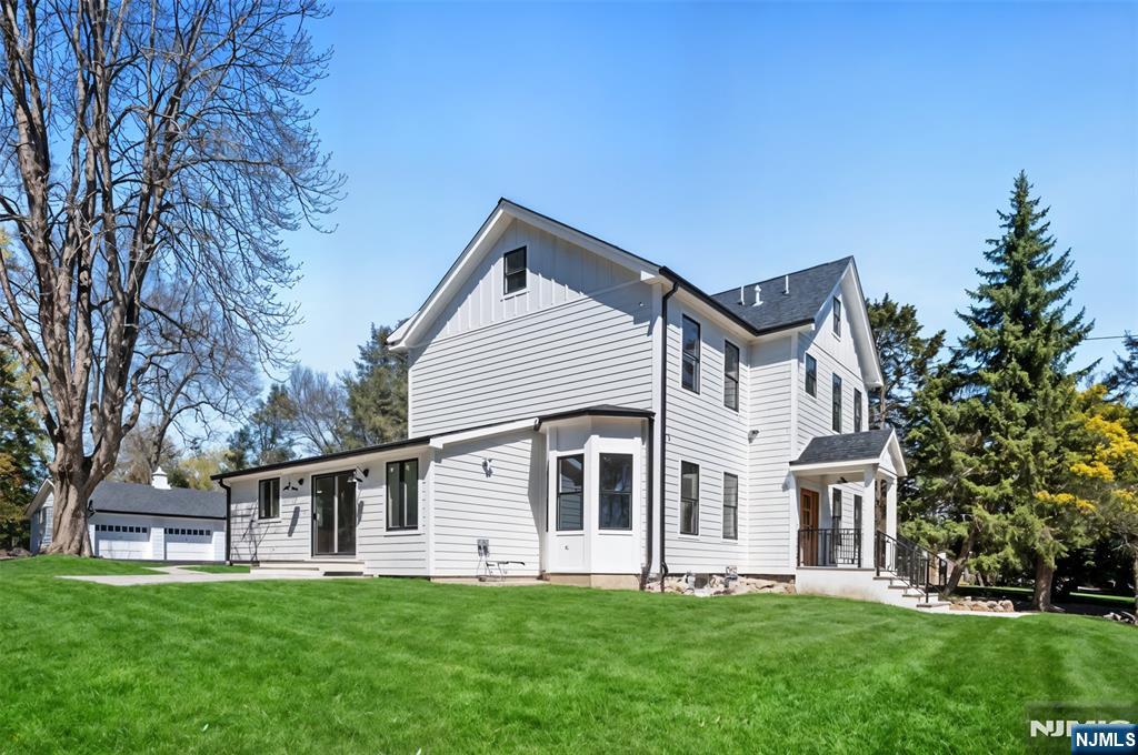 175 E Crescent Avenue