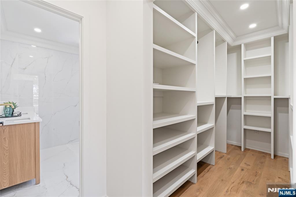 175 E Crescent Avenue