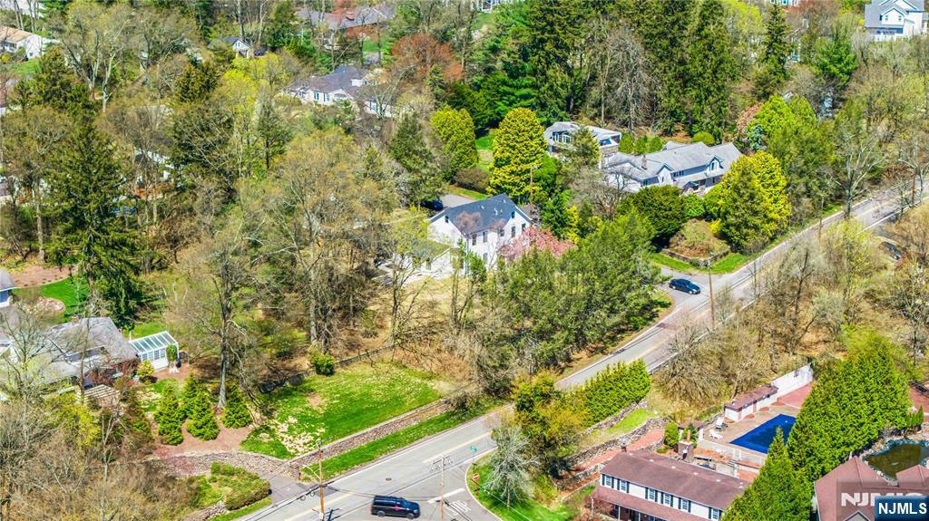 175 E Crescent Avenue