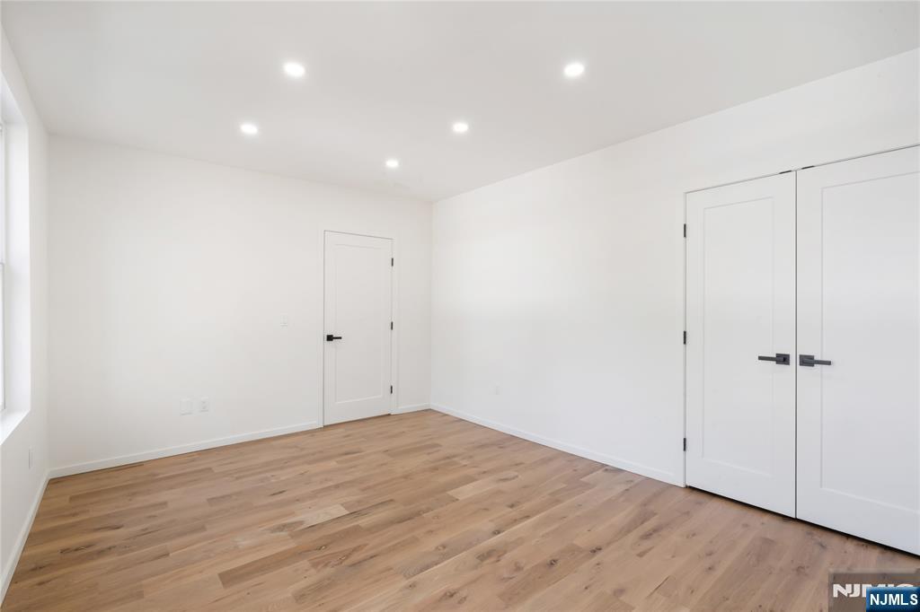 175 E Crescent Avenue