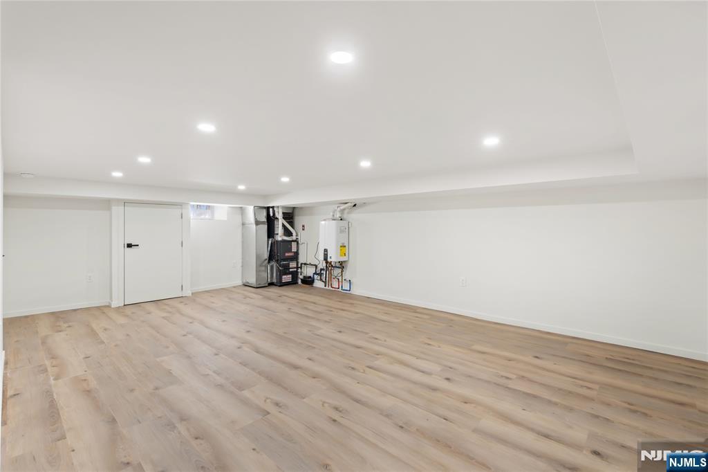 175 E Crescent Avenue