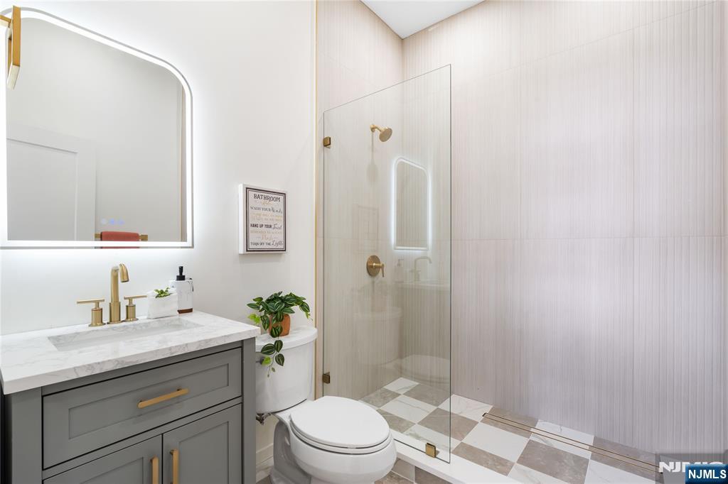 175 E Crescent Avenue