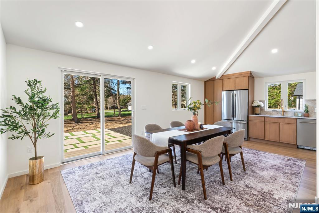 175 E Crescent Avenue