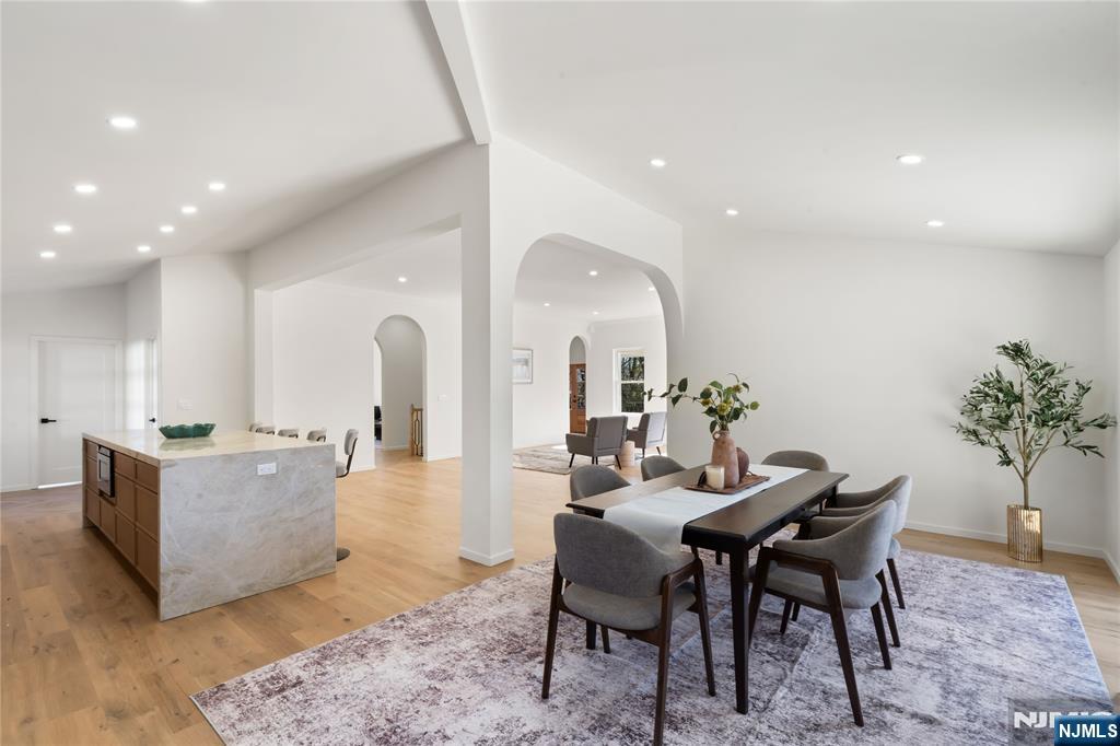 175 E Crescent Avenue