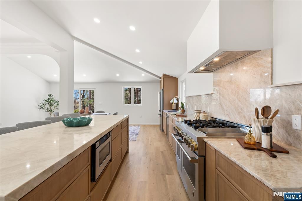 175 E Crescent Avenue