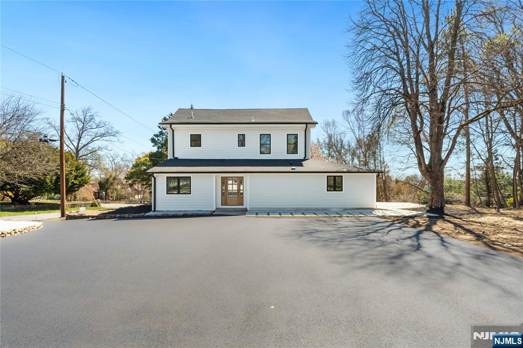 175 E Crescent Avenue