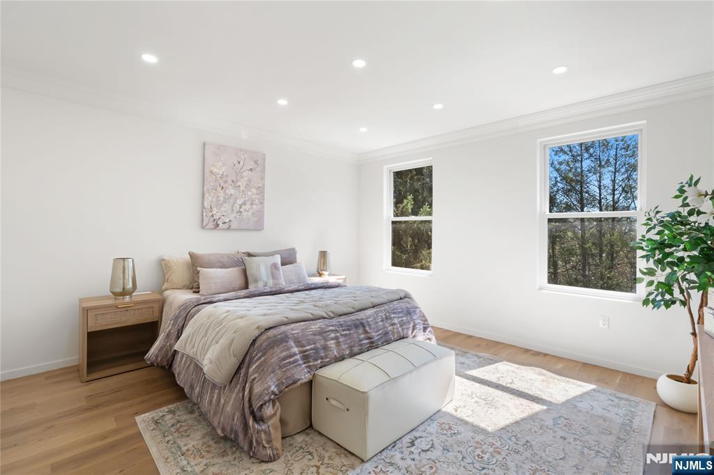 175 E Crescent Avenue