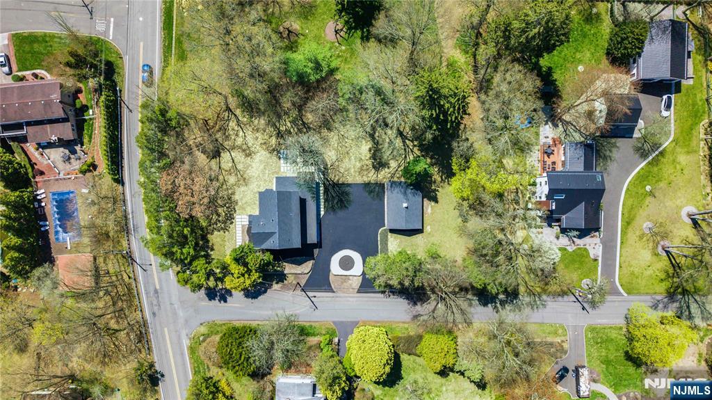 175 E Crescent Avenue