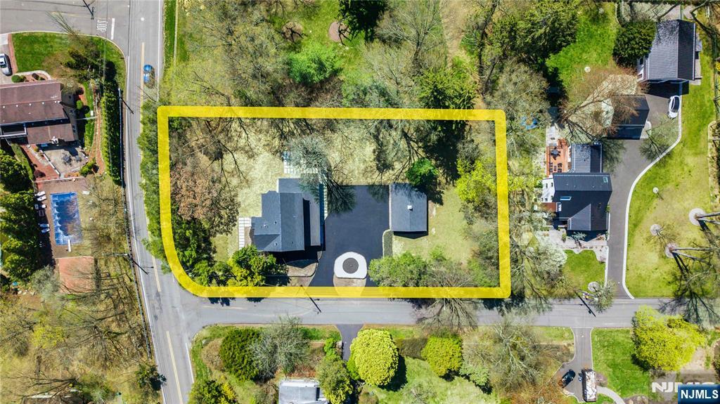 175 E Crescent Avenue