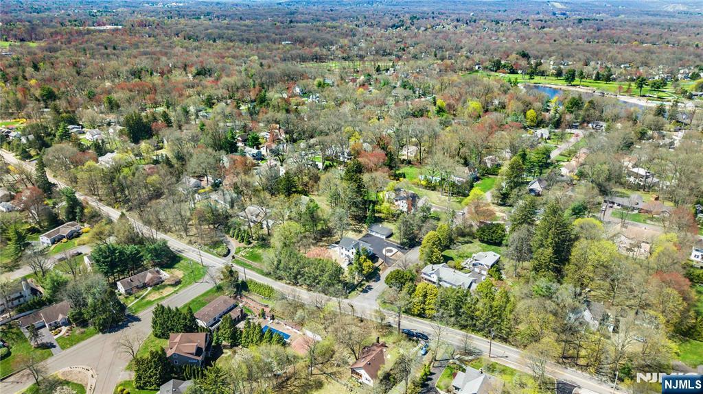 175 E Crescent Avenue