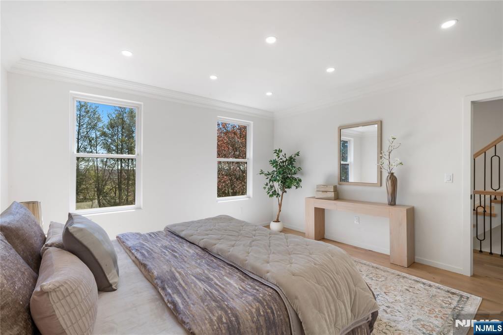 175 E Crescent Avenue