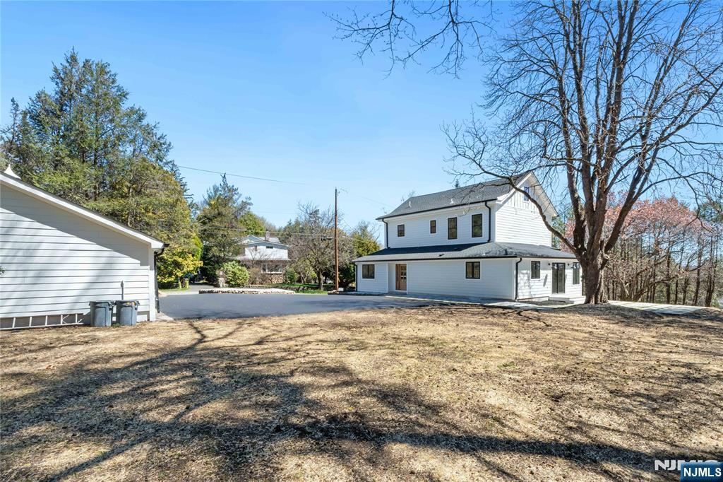 175 E Crescent Avenue