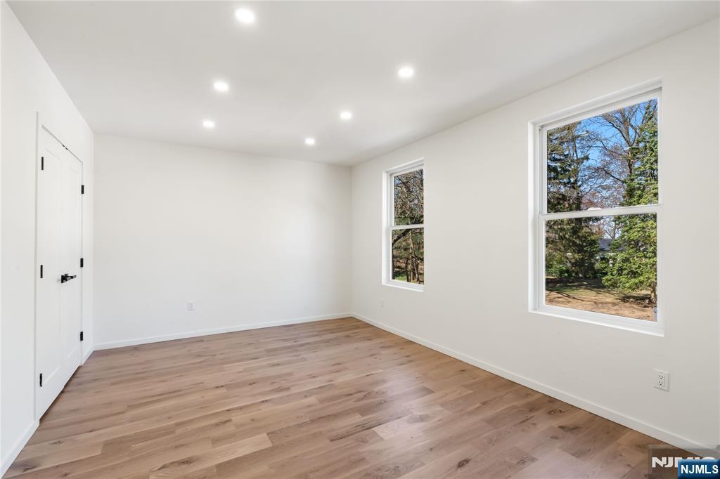 175 E Crescent Avenue