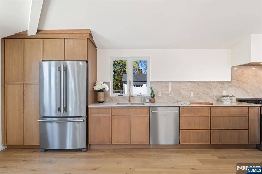 175 E Crescent Avenue