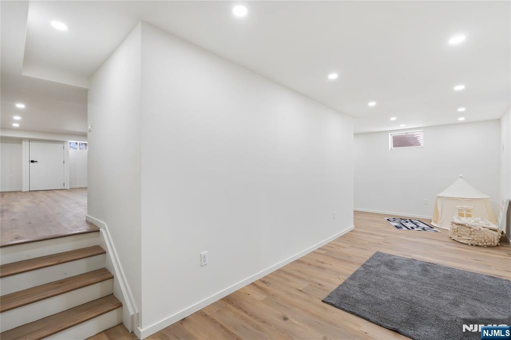 175 E Crescent Avenue