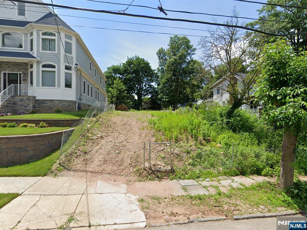 133 Francisco Avenue