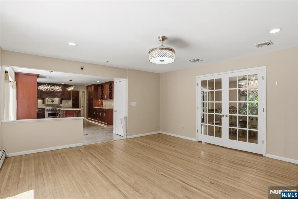 2 Woodside Avenue