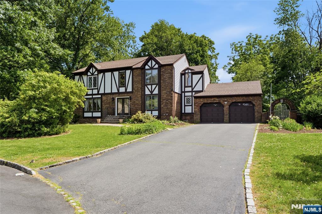 2 Woodside Avenue