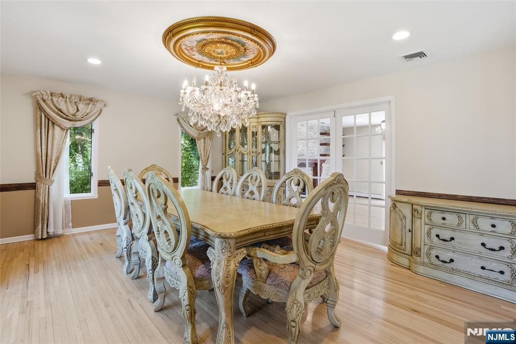 2 Woodside Avenue