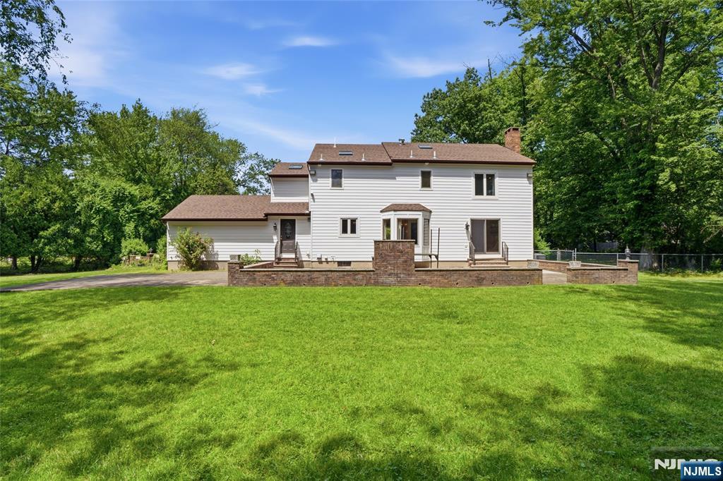 2 Woodside Avenue