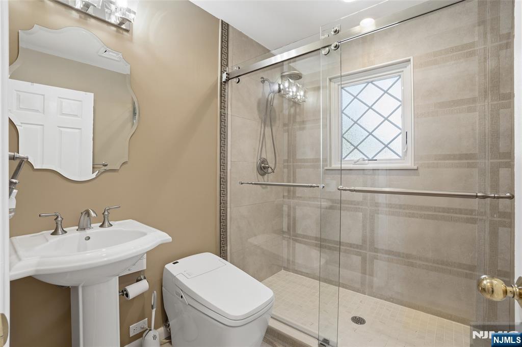 2 Woodside Avenue