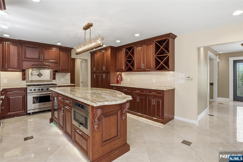 2 Woodside Avenue
