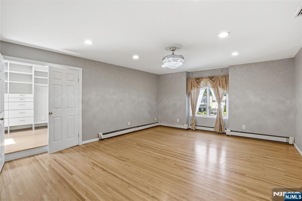 2 Woodside Avenue