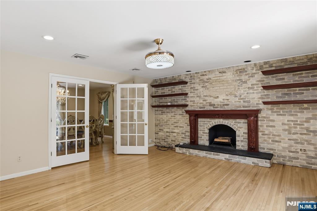 2 Woodside Avenue
