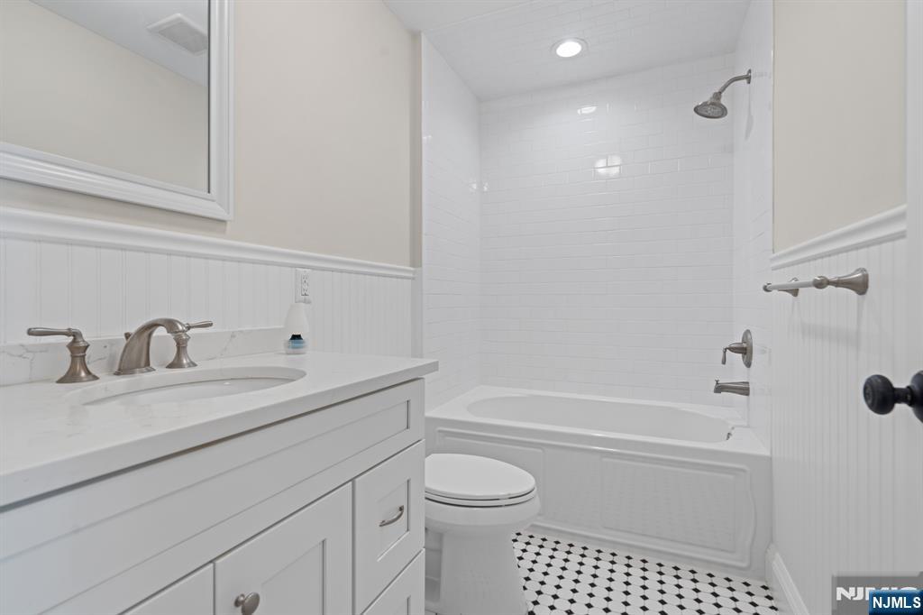 4 Central Avenue C