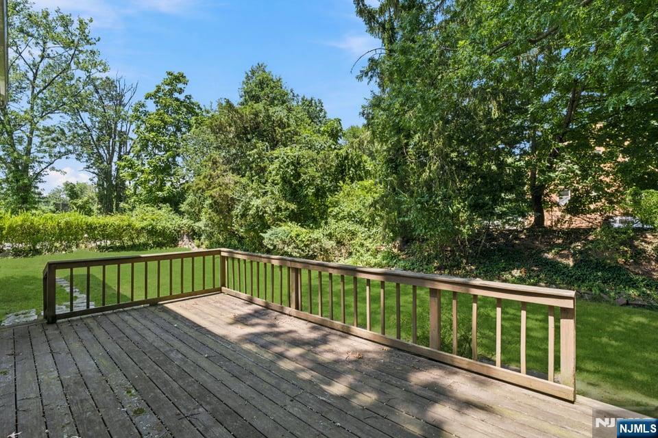 11 Ray Avenue