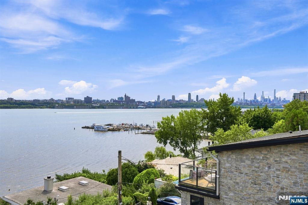 1439 River Road 1