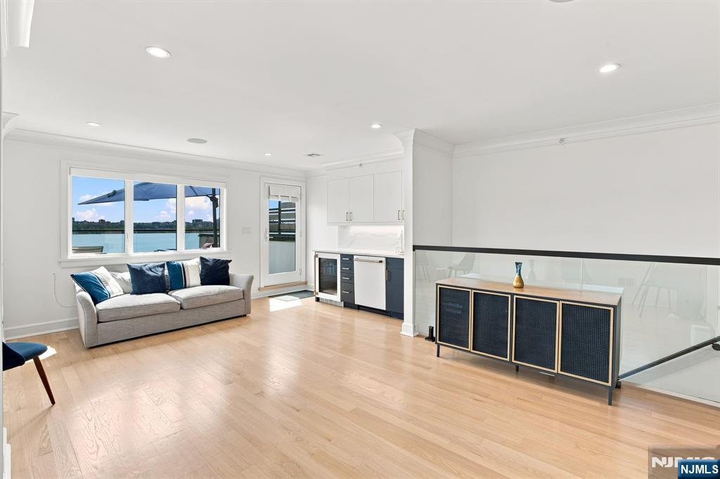 1439 River Road 1