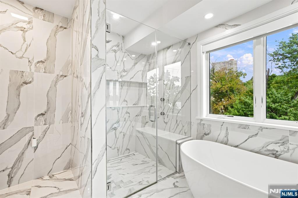1439 River Road 1