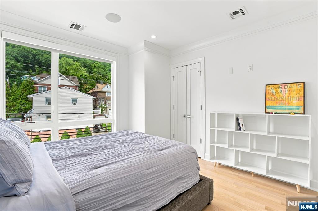 1439 River Road 1