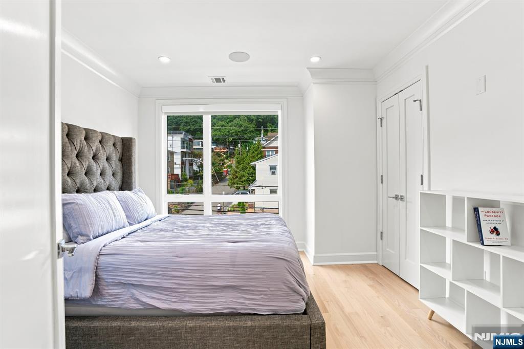 1439 River Road 1