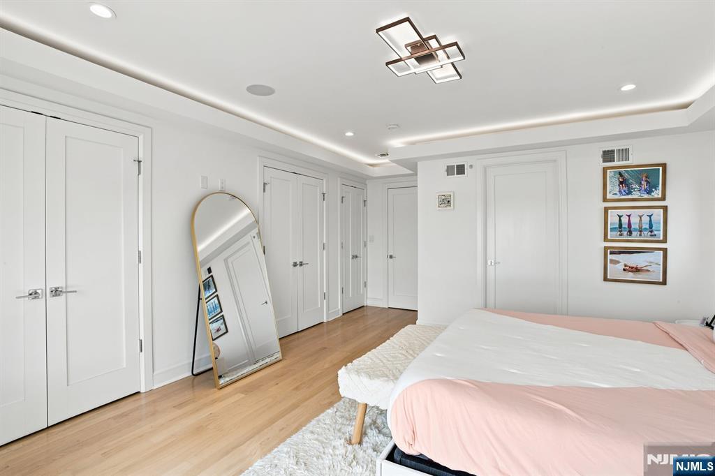 1439 River Road 1