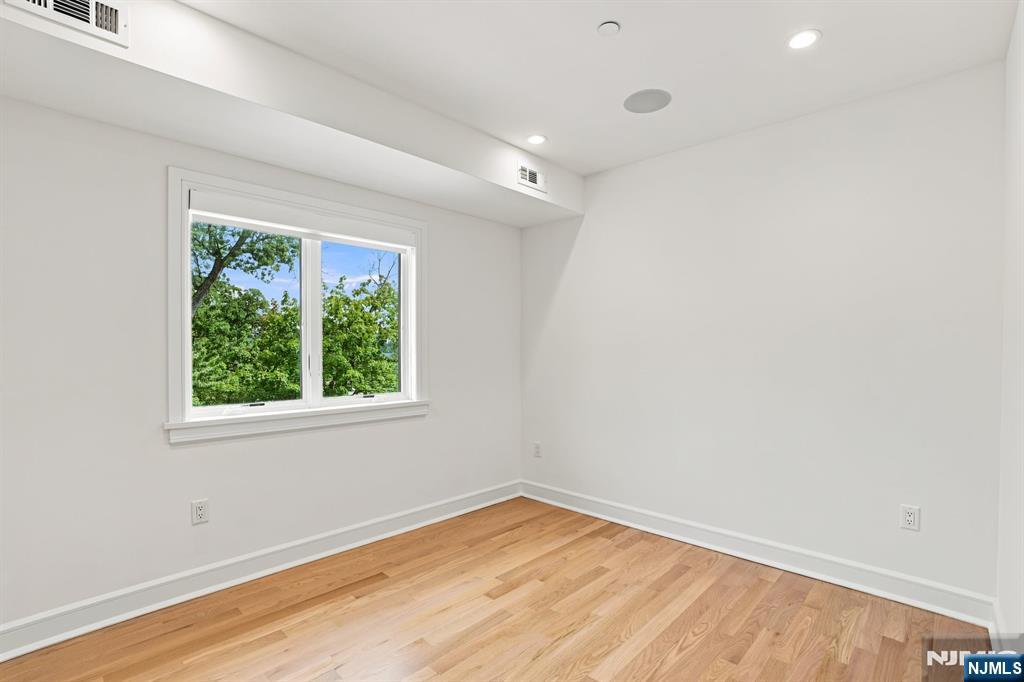 1439 River Road 1