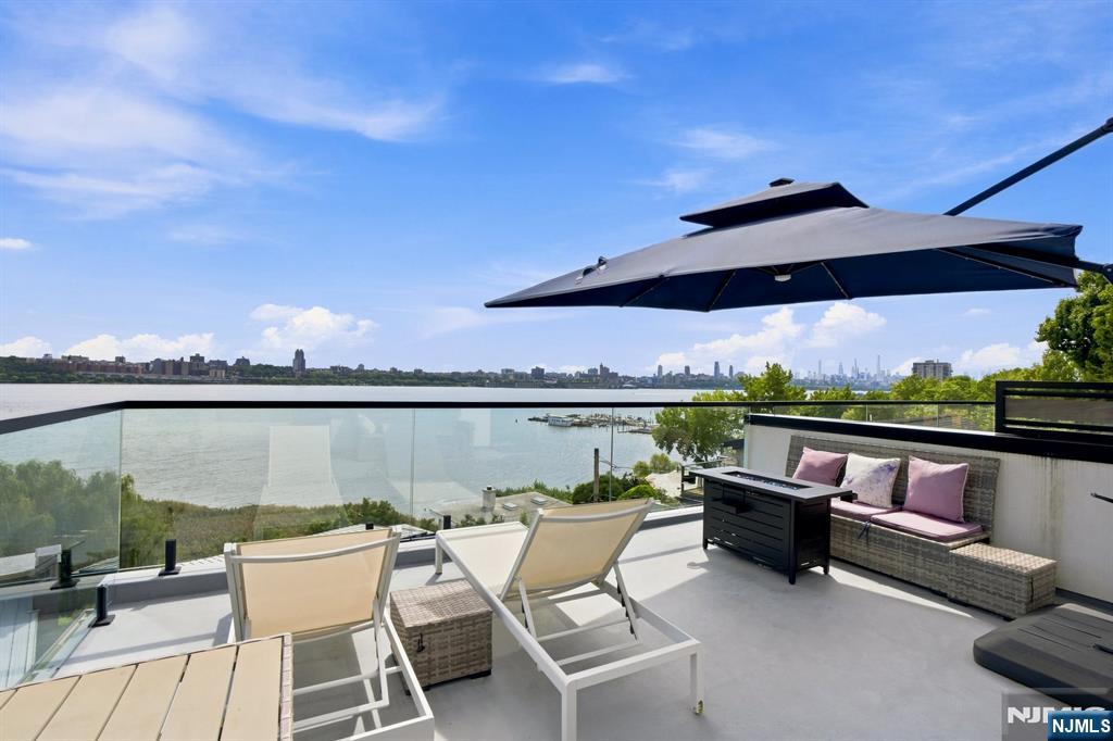 1439 River Road 1