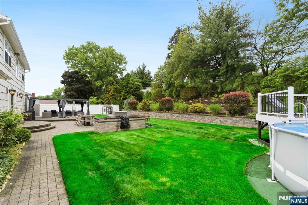 15 Almroth Drive