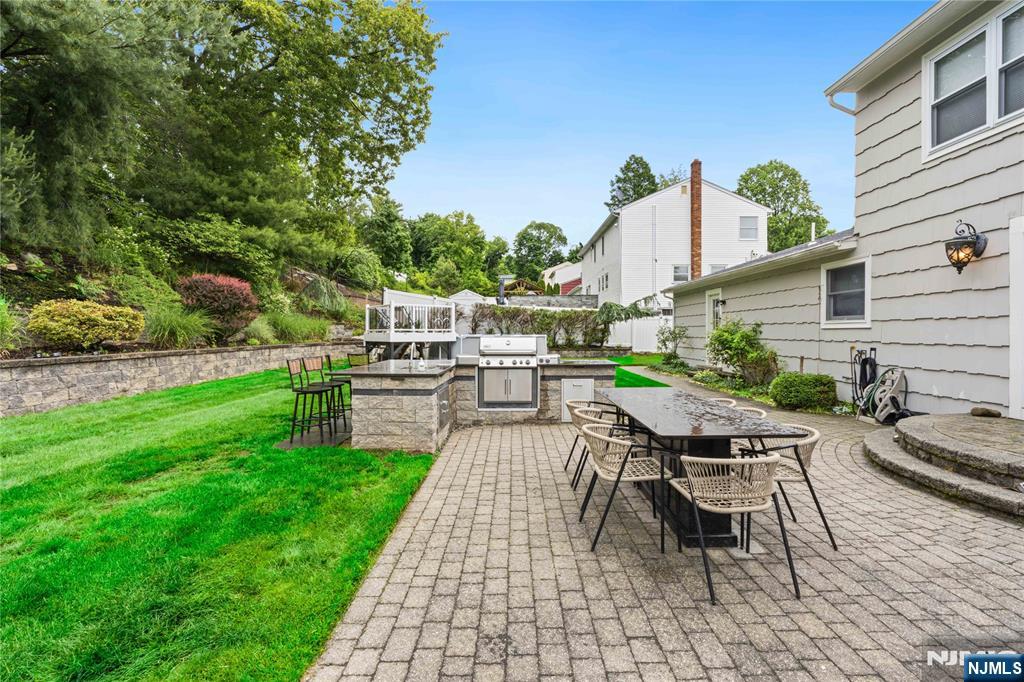 15 Almroth Drive