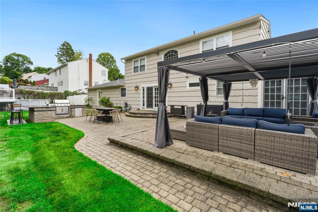 15 Almroth Drive