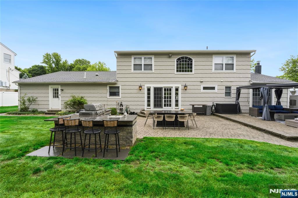 15 Almroth Drive
